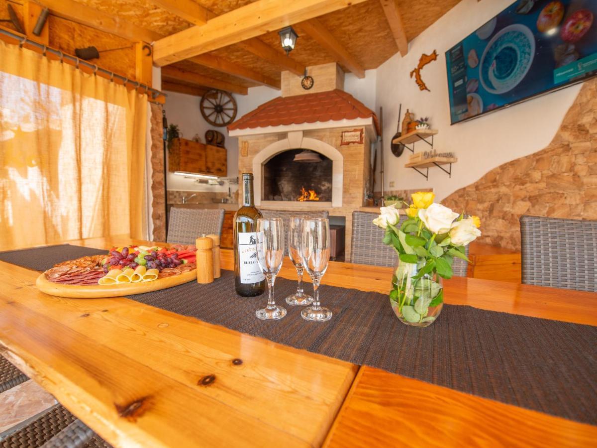 Holiday Home Near Trogir Kastel Stafilic Luaran gambar