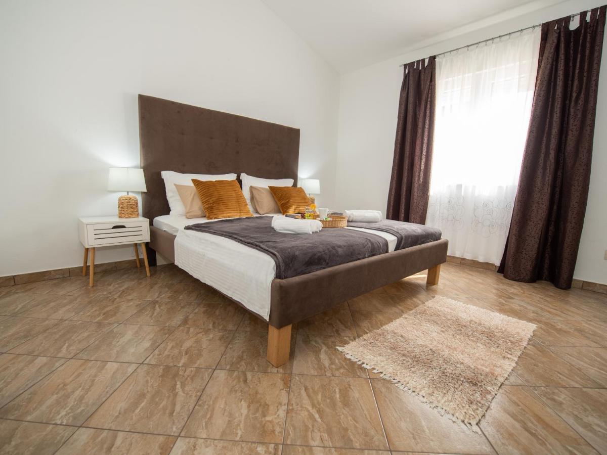 Holiday Home Near Trogir Kastel Stafilic Luaran gambar