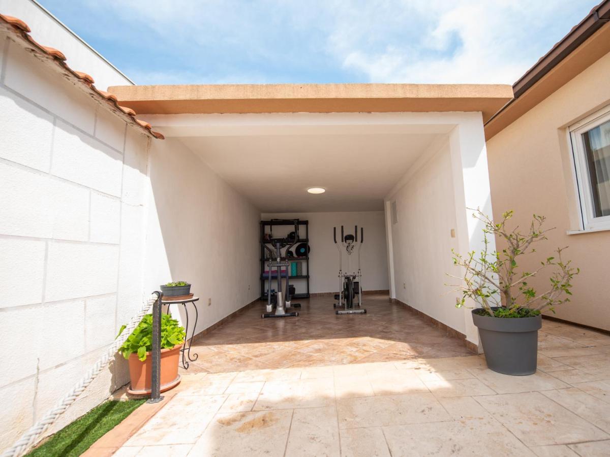 Holiday Home Near Trogir Kastel Stafilic Luaran gambar