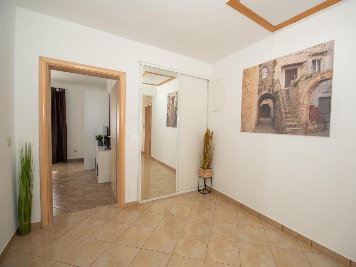 Holiday Home Near Trogir Kastel Stafilic Luaran gambar