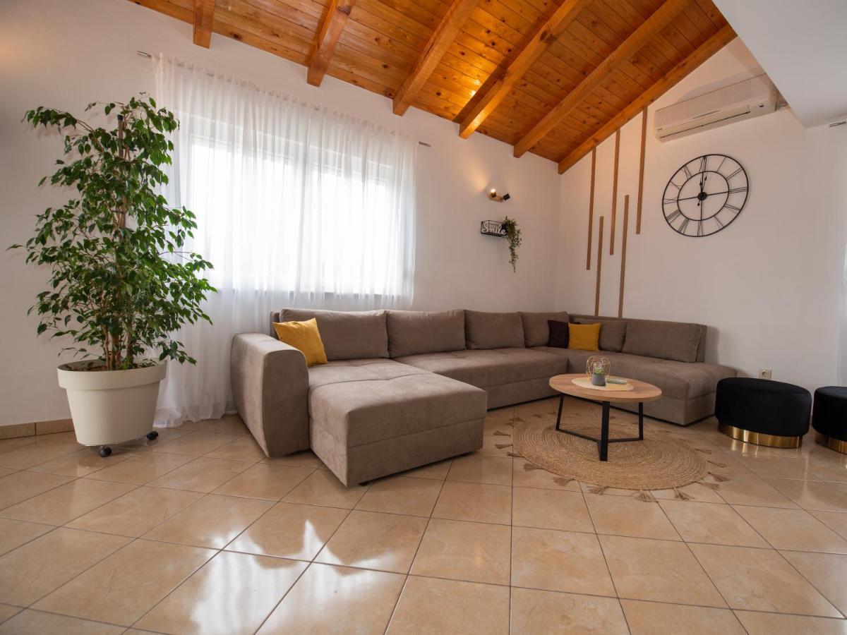 Holiday Home Near Trogir Kastel Stafilic Luaran gambar