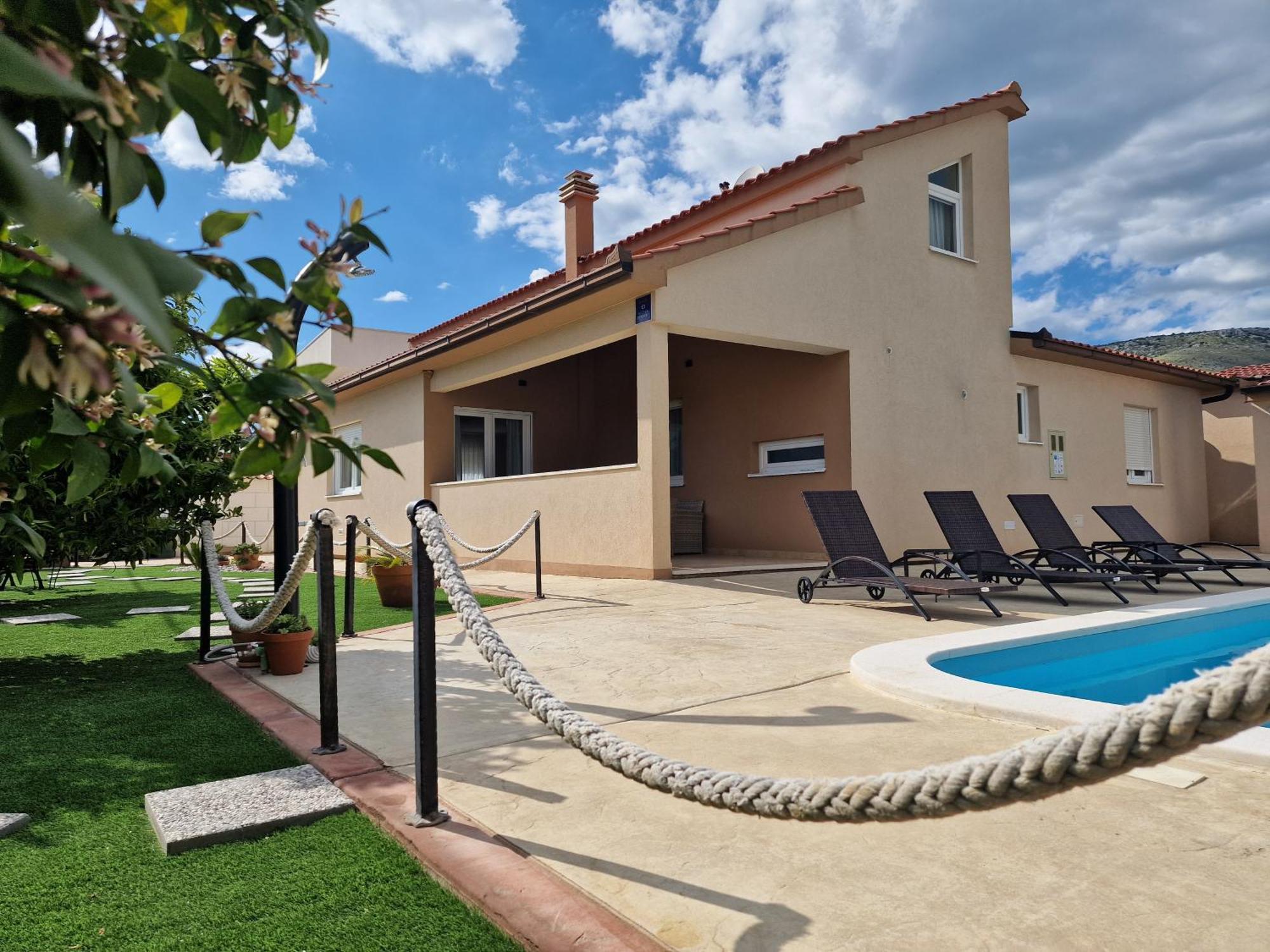 Holiday Home Near Trogir Kastel Stafilic Luaran gambar
